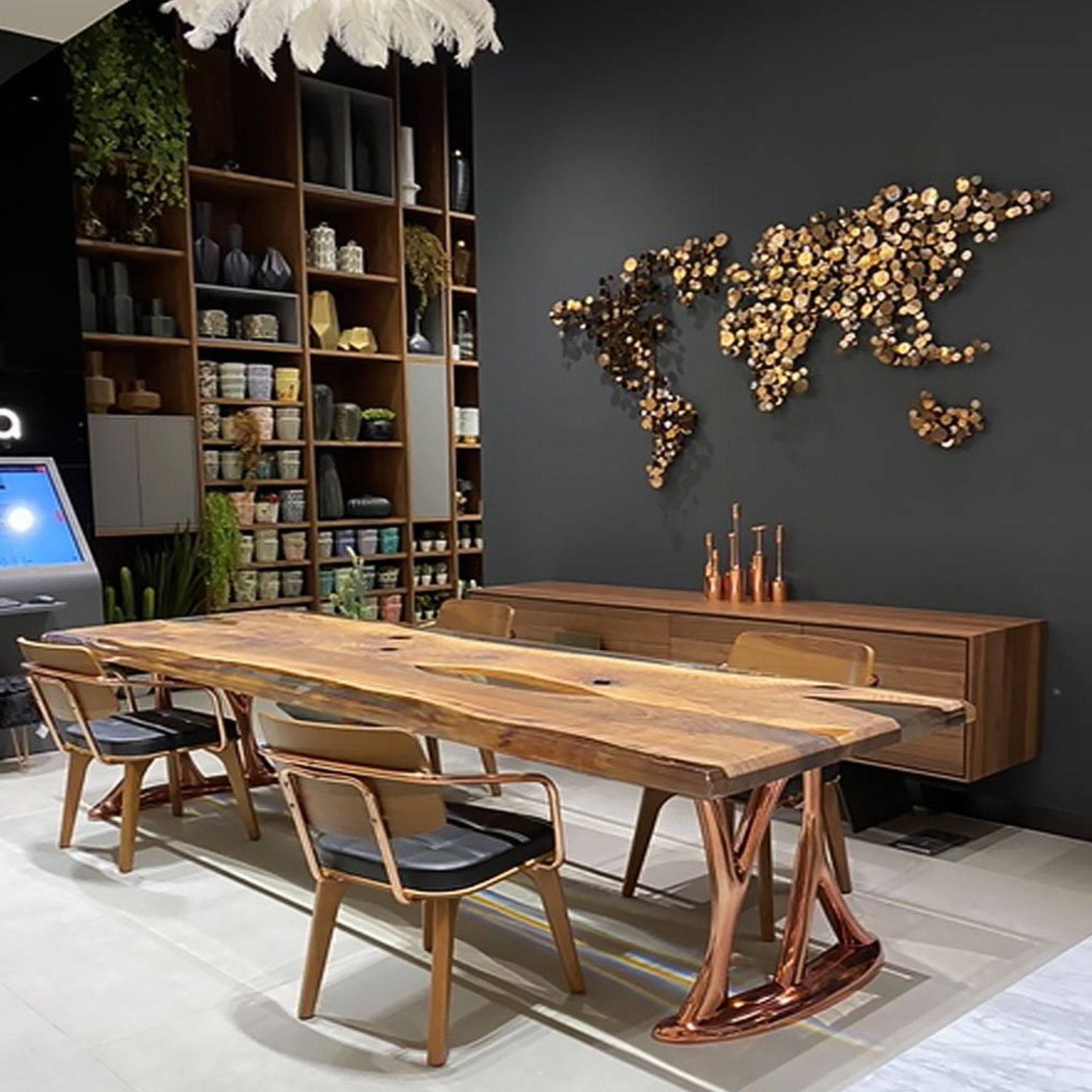 Resin table store and chairs