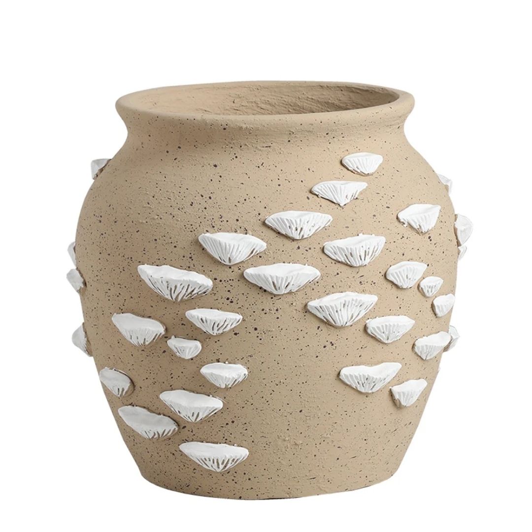 Beige & White Cement Vase With Shell Detail -B FF-SN24027B -  Vases - ebarza Furniture UAE | Shop Modern Furniture in Abu Dhabi & Dubai - مفروشات ايبازرا في الامارات | تسوق اثاث عصري وديكورات مميزة في دبي وابوظبي