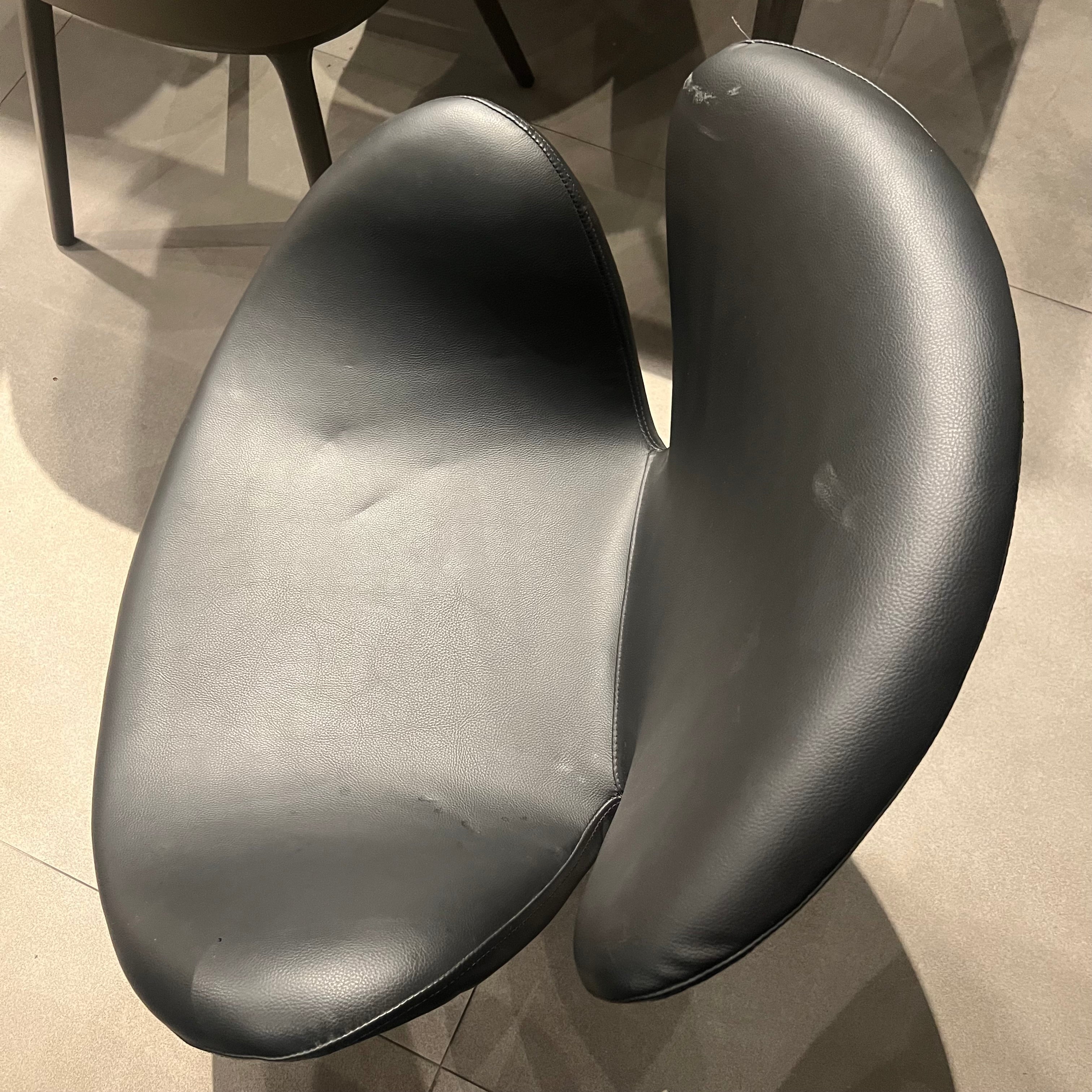 As Is Lounge Chair Lc010-B-Leather -  DISPLAY ITEM - ebarza Furniture UAE | Shop Modern Furniture in Abu Dhabi & Dubai - مفروشات ايبازرا في الامارات | تسوق اثاث عصري وديكورات مميزة في دبي وابوظبي