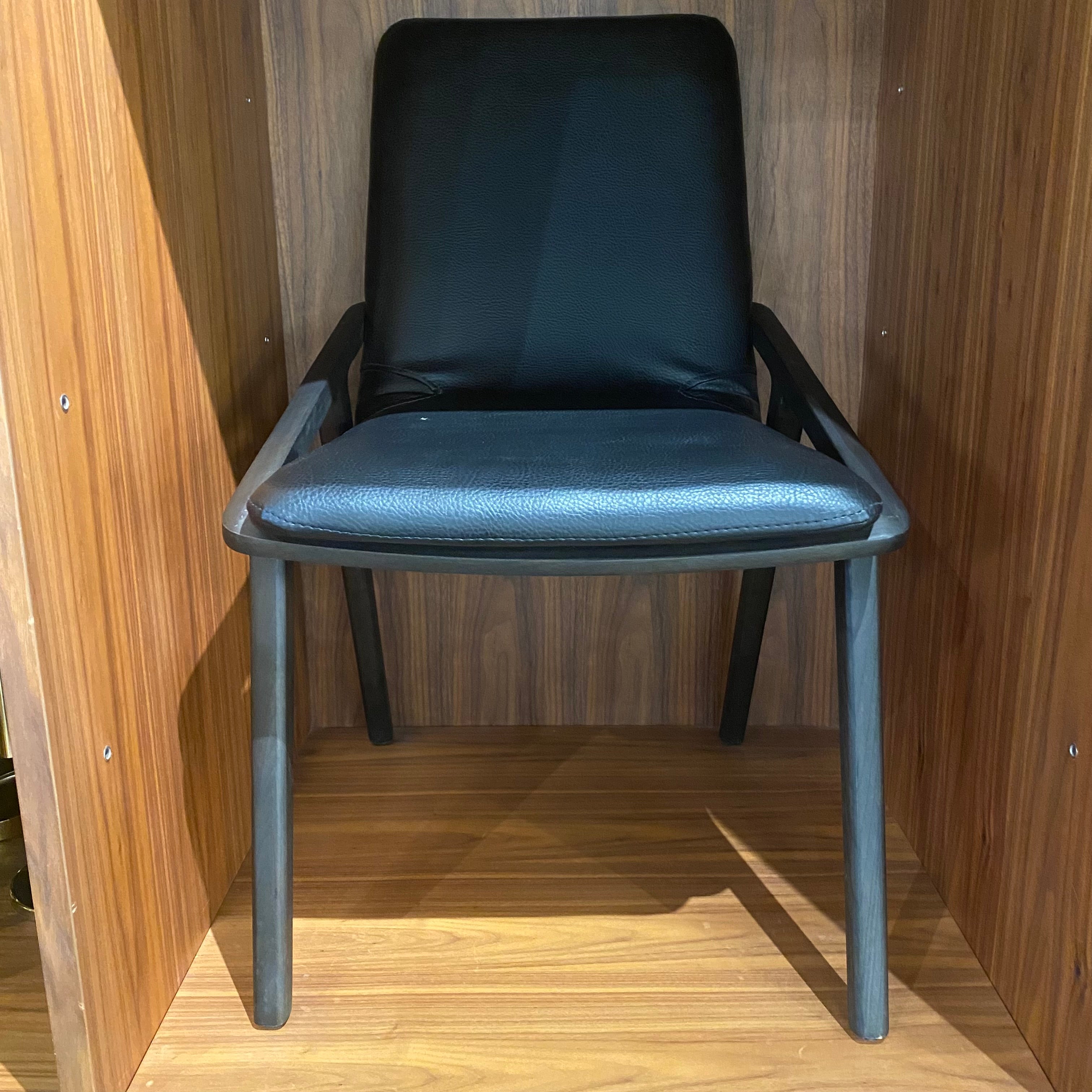 Display Item - Miranda Solid Ash Wood Chair Miranda-B-0705-Nakheel -  USED ITEM | قطعة من المعرض - كرسي ميراندا من خشب الرمادي الصلب - ebarza Furniture UAE | Shop Modern Furniture in Abu Dhabi & Dubai - مفروشات ايبازرا في الامارات | تسوق اثاث عصري وديكورات مميزة في دبي وابوظبي