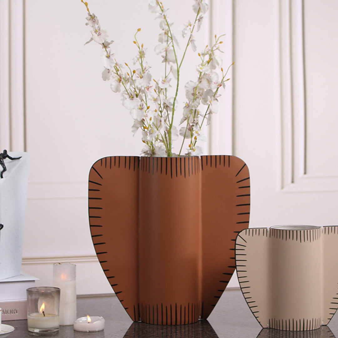 Leather Vase-Dry & Fresh-L KB3007CL -  Vases - ebarza Furniture UAE | Shop Modern Furniture in Abu Dhabi & Dubai - مفروشات ايبازرا في الامارات | تسوق اثاث عصري وديكورات مميزة في دبي وابوظبي