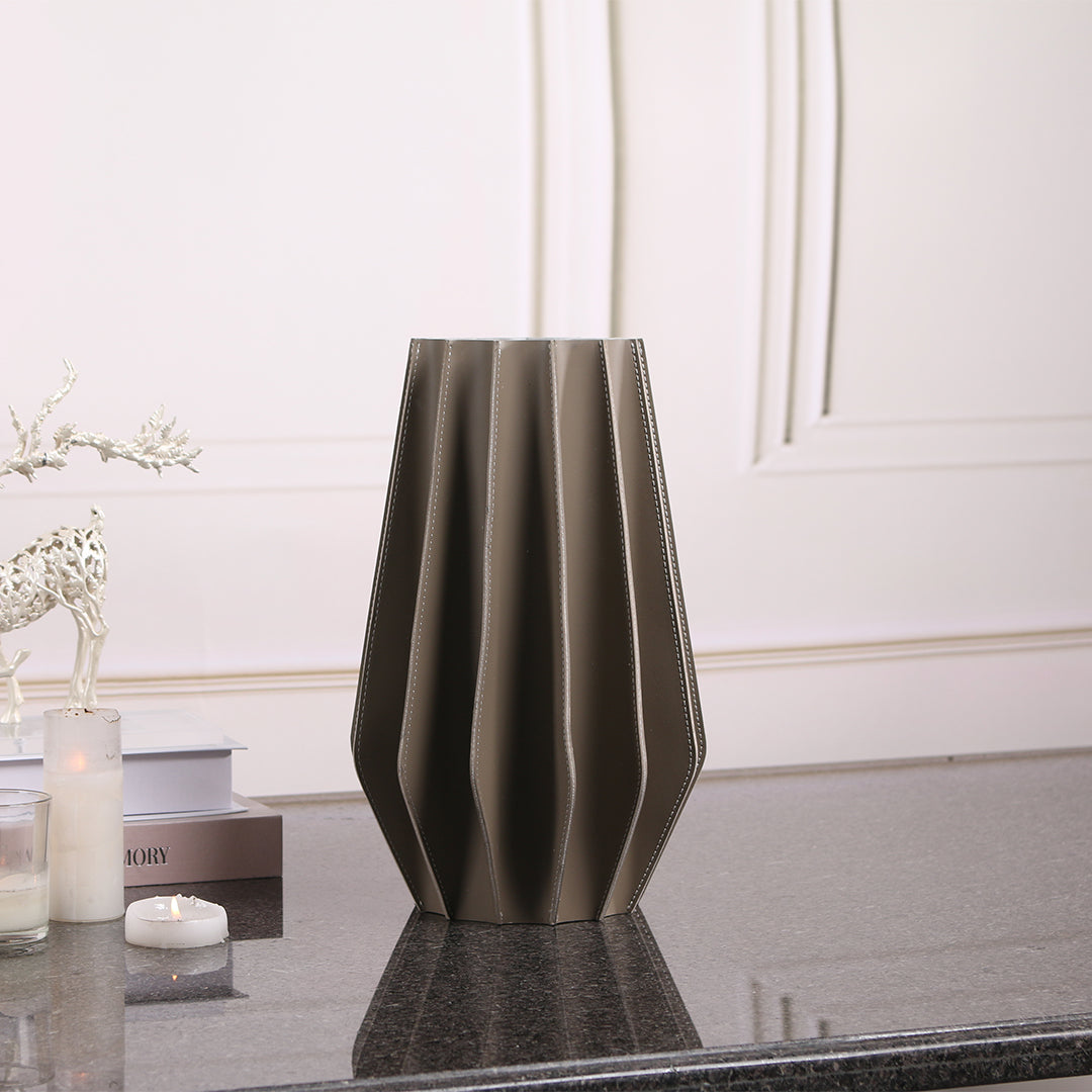 Leather Vase-Dry & Fresh-L KB3008DL -  Vases - ebarza Furniture UAE | Shop Modern Furniture in Abu Dhabi & Dubai - مفروشات ايبازرا في الامارات | تسوق اثاث عصري وديكورات مميزة في دبي وابوظبي