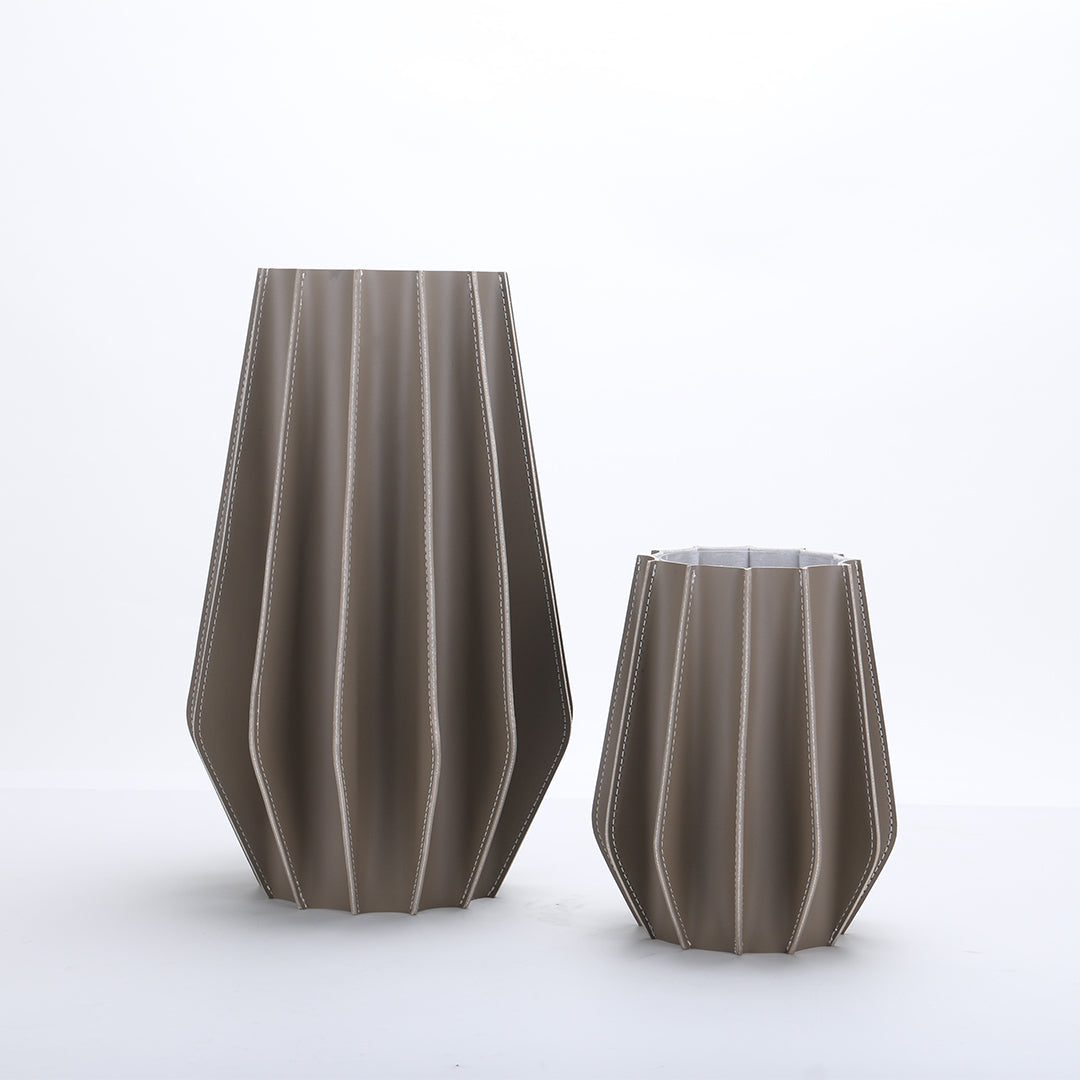 Leather Vase-Dry & Fresh-S KB3008DS -  Vases - ebarza Furniture UAE | Shop Modern Furniture in Abu Dhabi & Dubai - مفروشات ايبازرا في الامارات | تسوق اثاث عصري وديكورات مميزة في دبي وابوظبي