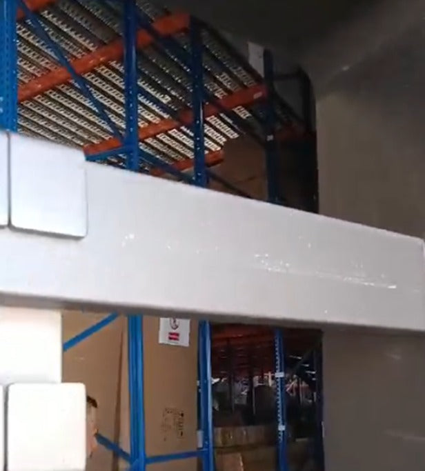 AS IS - Hanging Mirror BMBO- GYJ80112 -  USED ITEM | كما هي - شماعات و مرآة معلقة - ebarza Furniture UAE | Shop Modern Furniture in Abu Dhabi & Dubai - مفروشات ايبازرا في الامارات | تسوق اثاث عصري وديكورات مميزة في دبي وابوظبي