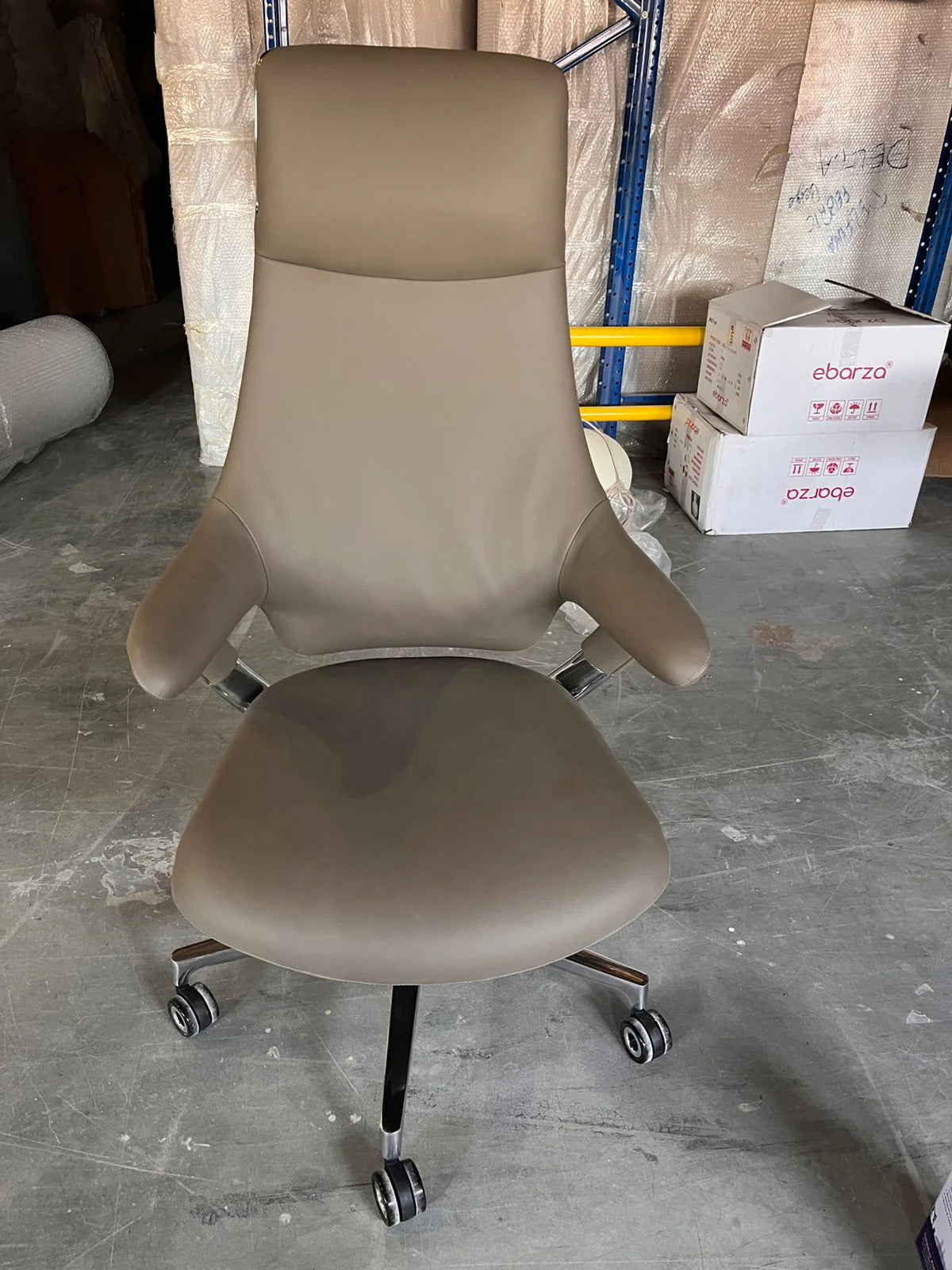 AS IS - Nigel Leather Office Chair with Wheels 8001HB -  DISPLAY ITEM - ebarza Furniture UAE | Shop Modern Furniture in Abu Dhabi & Dubai - مفروشات ايبازرا في الامارات | تسوق اثاث عصري وديكورات مميزة في دبي وابوظبي