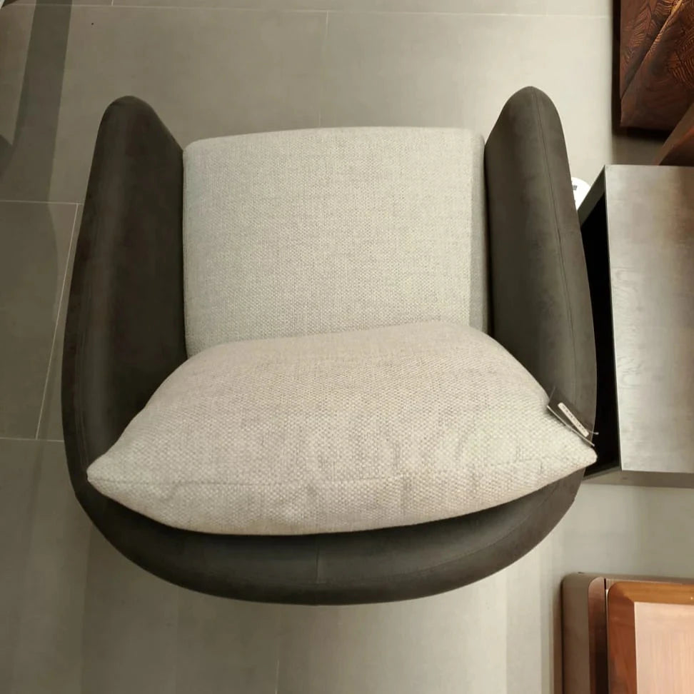 Display item - Tesla Armchair Tesla-001-YAS -  DISPLAY ITEM - ebarza Furniture UAE | Shop Modern Furniture in Abu Dhabi & Dubai - مفروشات ايبازرا في الامارات | تسوق اثاث عصري وديكورات مميزة في دبي وابوظبي