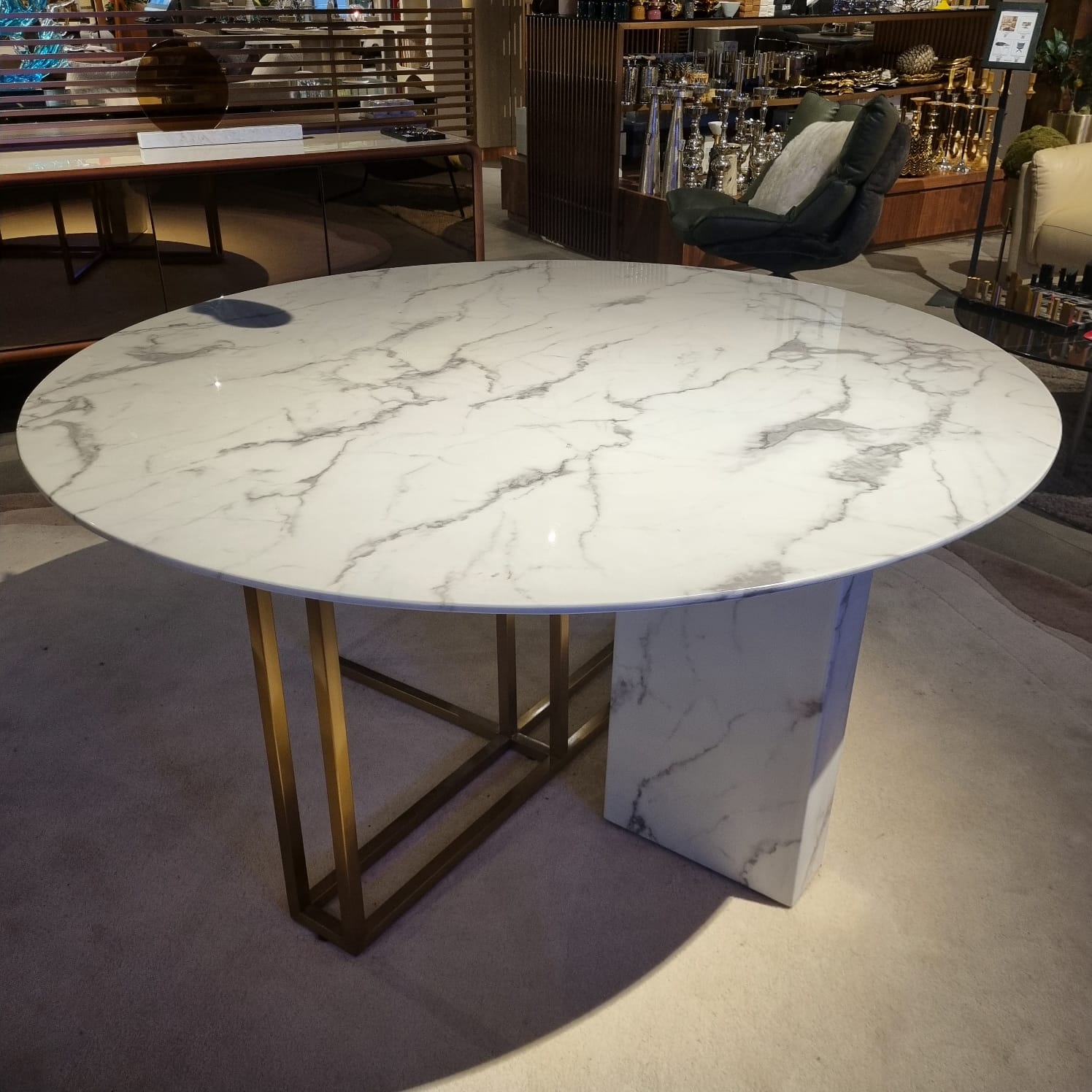 Display Item - Niort Round Dining Table  Tg-395-YAS -  DISPLAY ITEM - ebarza Furniture UAE | Shop Modern Furniture in Abu Dhabi & Dubai - مفروشات ايبازرا في الامارات | تسوق اثاث عصري وديكورات مميزة في دبي وابوظبي